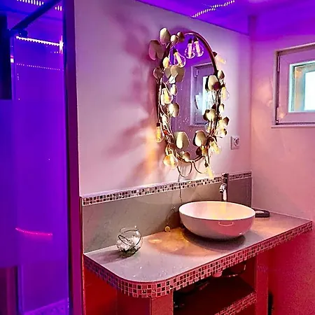 酒店 Luxury Sauna Jacuzzi *