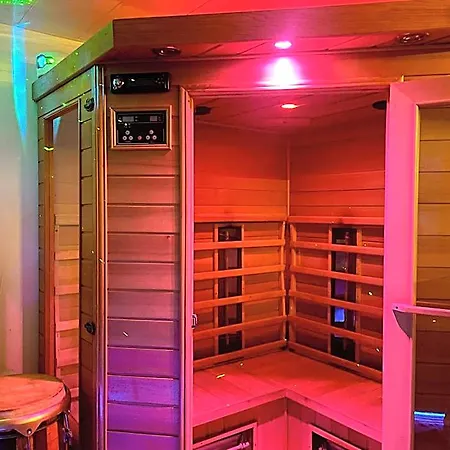 Luxury Sauna Jacuzzi 酒店 *